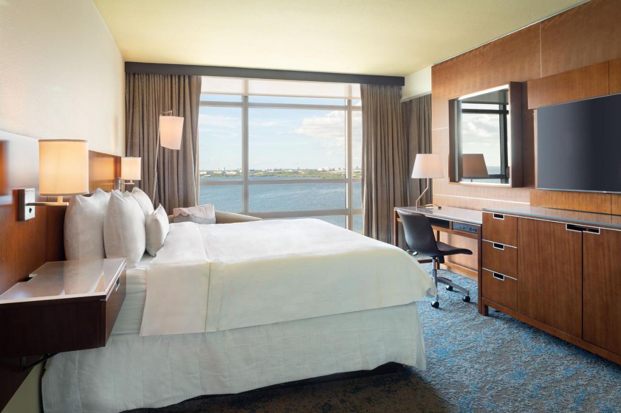 Отель The Westin Tampa Bay Экстерьер фото